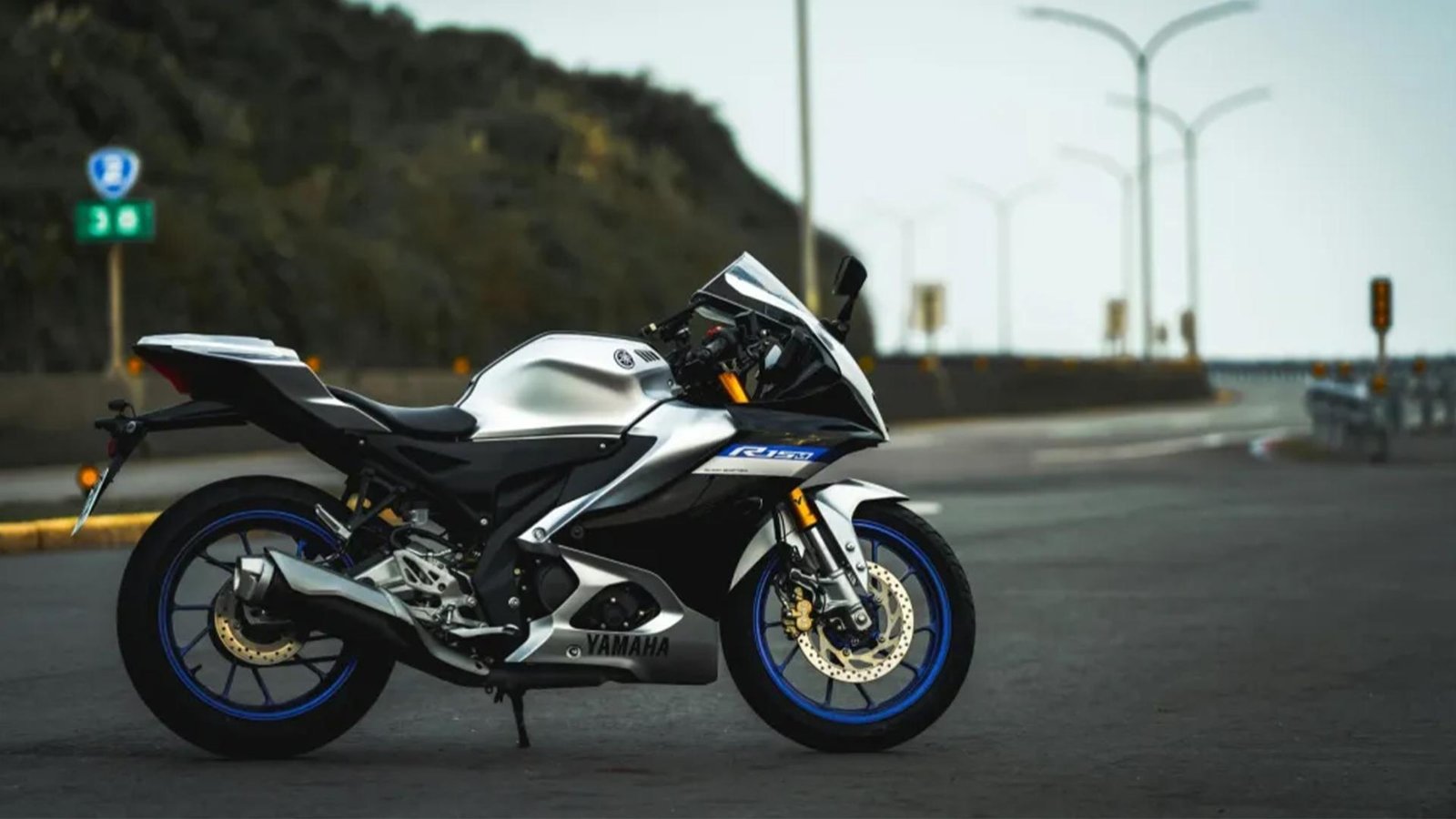 Yamaha R15